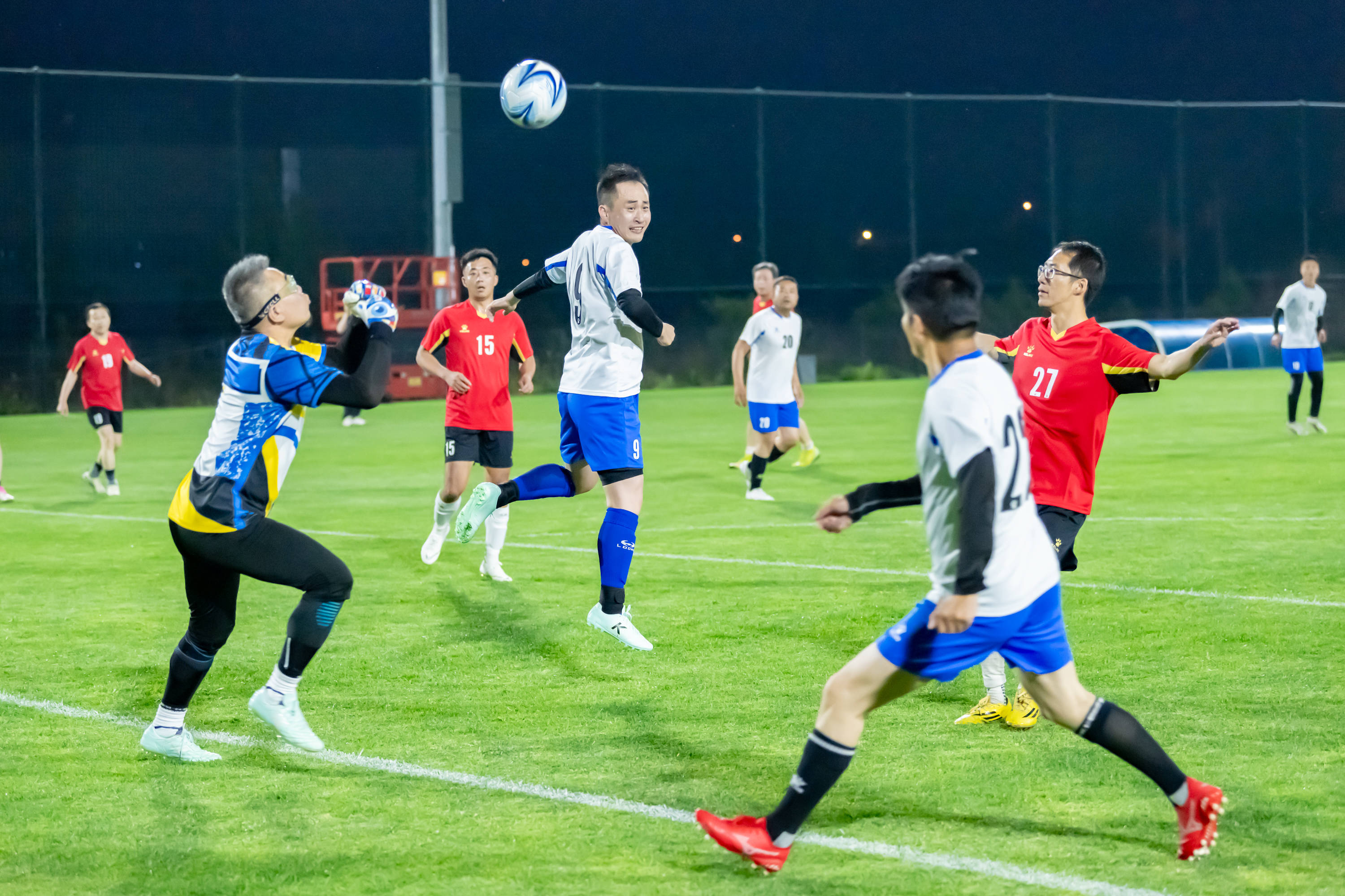 隊友進行调 隊友進行调